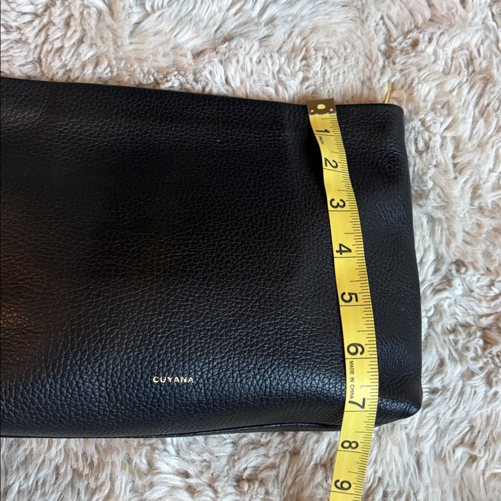 Cuyana Small Zipper Tote and Toiletries Set Black - Picture 4 of 11